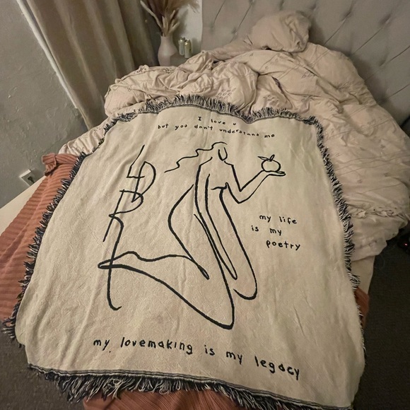 Lana Del Rey SUPER RARE AUTHENTIC OFFICIAL MERCH POETRY BLANKET :) MINT++ - Picture 1 of 5